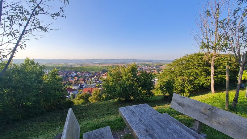Rastplatz mit Aussicht in der Umgebung