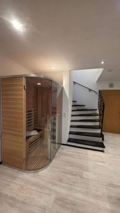 Infrarot-Sauna im Fitnessraum