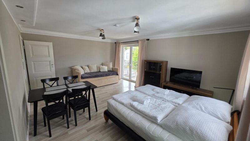 Zweites Schlafzimmer mit Kingsize-Bett